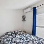 Climatise 2 Pieces A 160m De La Avec Terrasse, Parking Prive Et Proche Commerces - Fr-1-423-240 Апартаменты