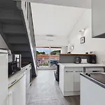 Climatise 2 Pieces A 160m De La Avec Terrasse, Parking Prive Et Proche Commerces - Fr-1-423-240 Ле-Гро-д'Агд