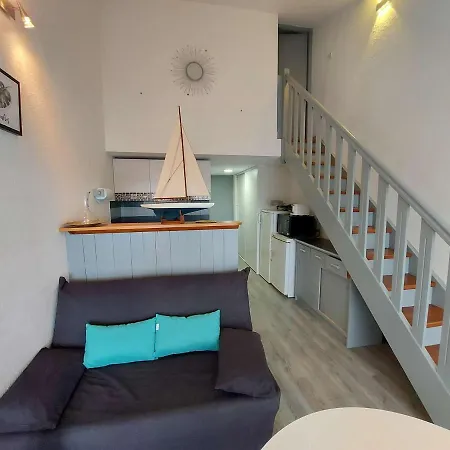 Climatise 2 Pieces A 160m De La Avec Terrasse, Parking Prive Et Proche Commerces - Fr-1-423-240 *
