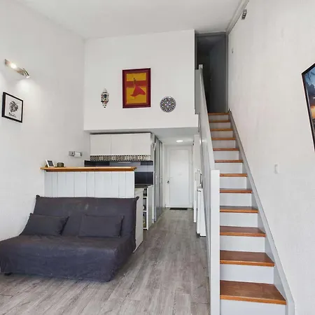 Climatise 2 Pieces A 160m De La Avec Terrasse, Parking Prive Et Proche Commerces - Fr-1-423-240 *