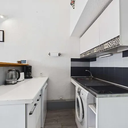 Διαμέρισμα Climatise 2 Pieces A 160m De La Avec Terrasse, Parking Prive Et Proche Commerces - Fr-1-423-240