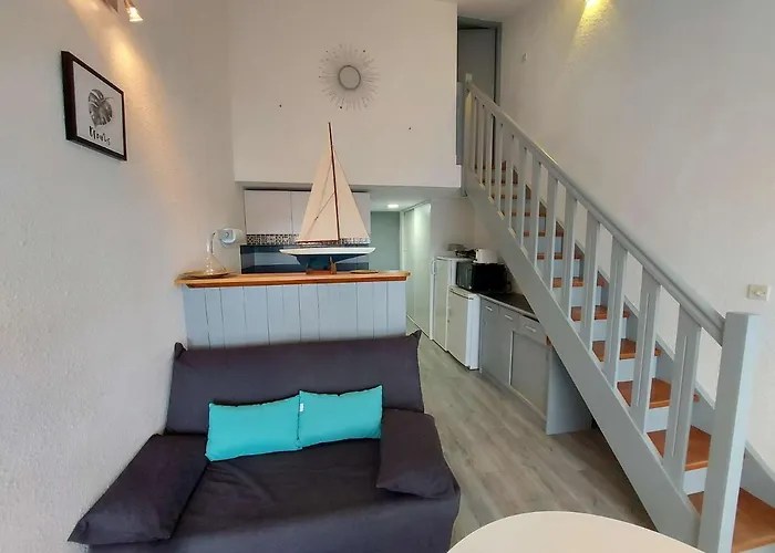 Climatisé 2 Pièces à 160m De La Avec Terrasse, Parking Privé Et Proche Commerces - Fr-1-423-240 *