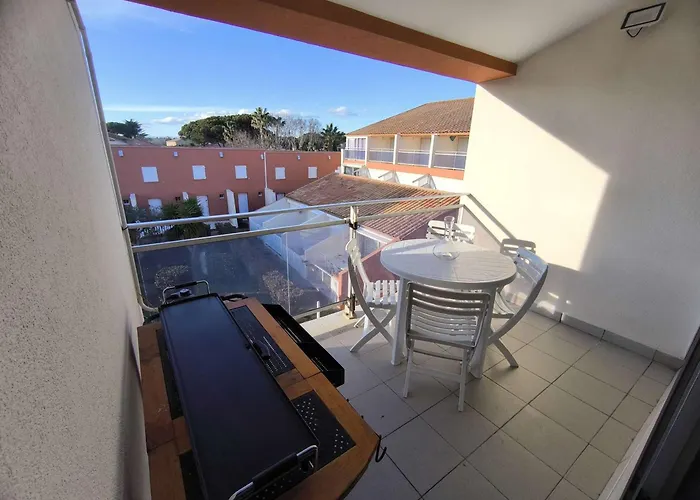 Climatisé 2 Pièces à 160m De La Avec Terrasse, Parking Privé Et Proche Commerces - Fr-1-423-240 Le Grau-dʼAgde